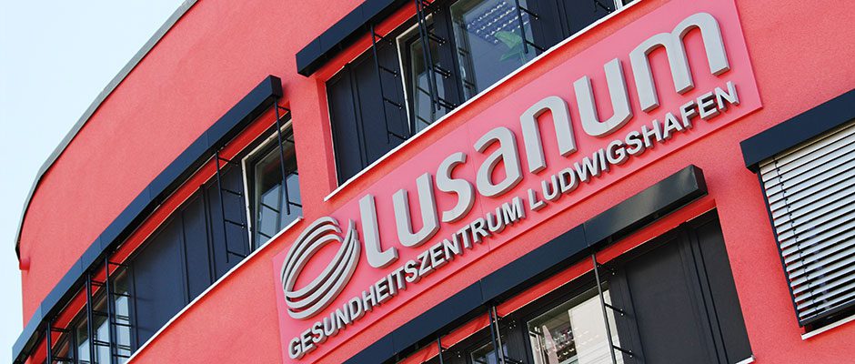 Außenansicht des Lusanum Gesundheitszentrums in Ludwigshafen